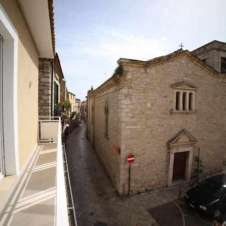 Le Dimore Degli Artisti Vico Mercatello Venosa Exterior foto